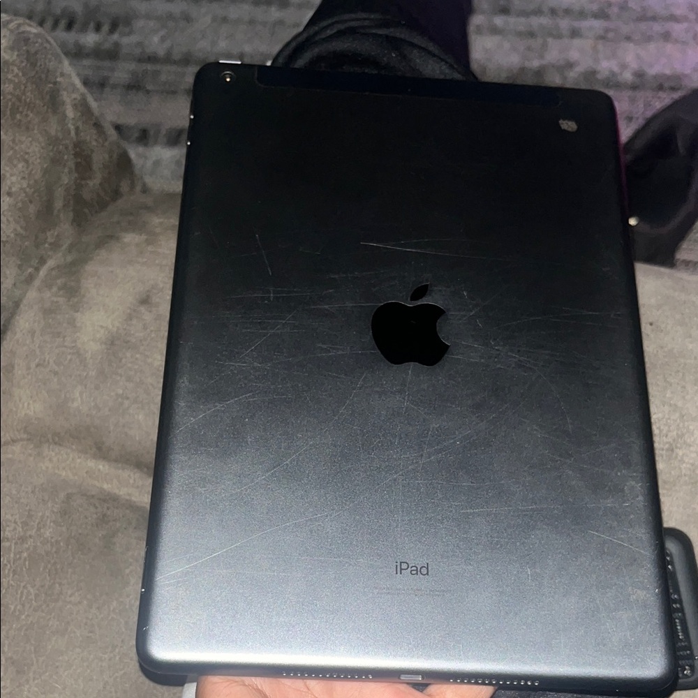 Apple iPad - Sleek Gray